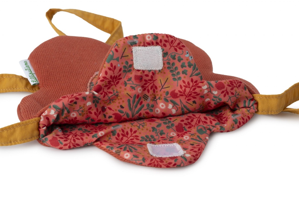 Muñeca Adèle con bolso de flor